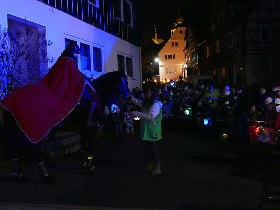 Sankt Martin Laternenumzug durch die Stadt (Foto: Karl-Franz Thiede)